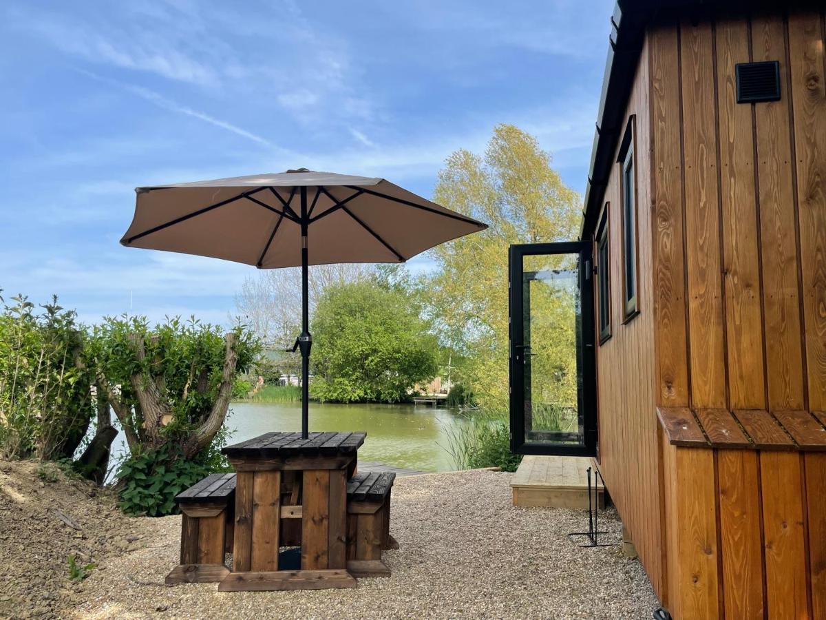 Sumners Ponds Fishery & Campsite 호텔 호셤 외부 사진